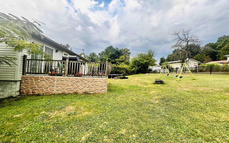105 Sharon Lane, Kingwood, West Virginia 26537, 3 Bedrooms Bedrooms, 5 Rooms Rooms,1 BathroomBathrooms,Single Family Detached,For Sale,Sharon,10161412