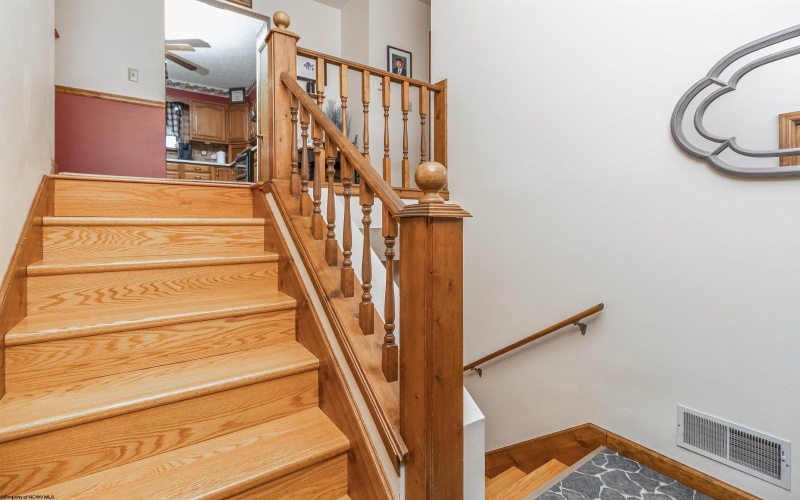 108 Ventura Drive, Bridgeport, West Virginia 26330, 3 Bedrooms Bedrooms, 9 Rooms Rooms,3 BathroomsBathrooms,Single Family Detached,For Sale,Ventura,10161419