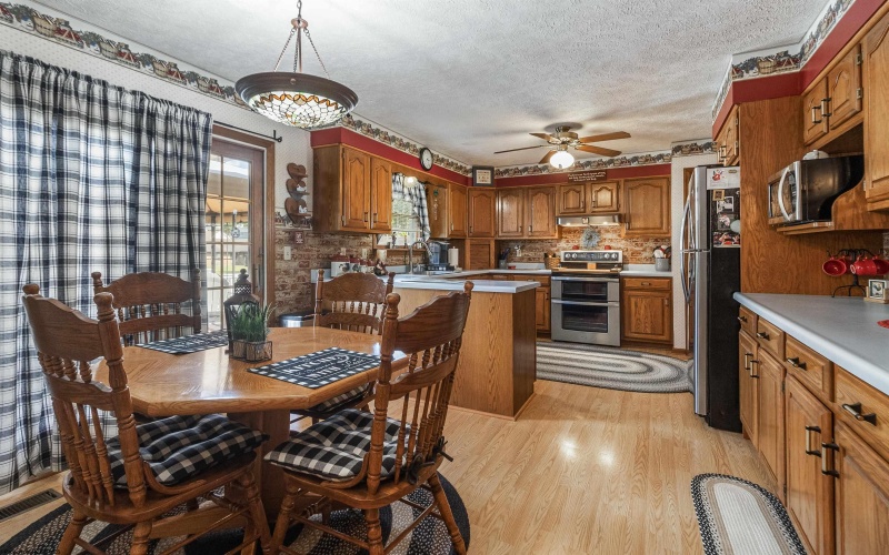 108 Ventura Drive, Bridgeport, West Virginia 26330, 3 Bedrooms Bedrooms, 9 Rooms Rooms,3 BathroomsBathrooms,Single Family Detached,For Sale,Ventura,10161419