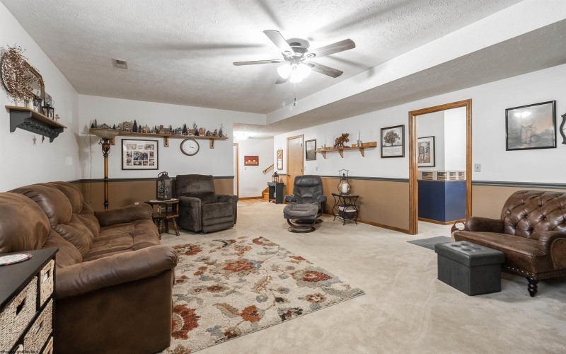 108 Ventura Drive, Bridgeport, West Virginia 26330, 3 Bedrooms Bedrooms, 9 Rooms Rooms,3 BathroomsBathrooms,Single Family Detached,For Sale,Ventura,10161419