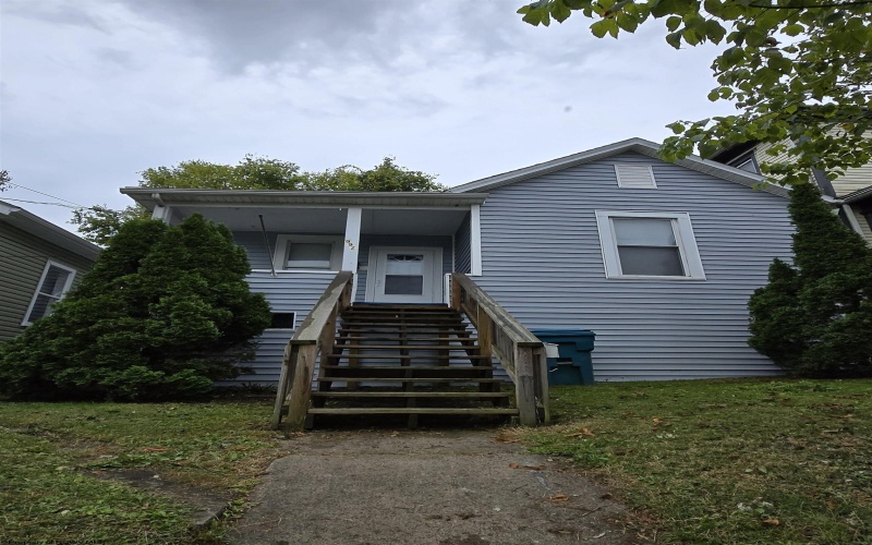 992 Pike Street, Clarksburg, West Virginia 26301, 2 Bedrooms Bedrooms, 5 Rooms Rooms,1 BathroomBathrooms,Single Family Detached,For Sale,Pike,10161417