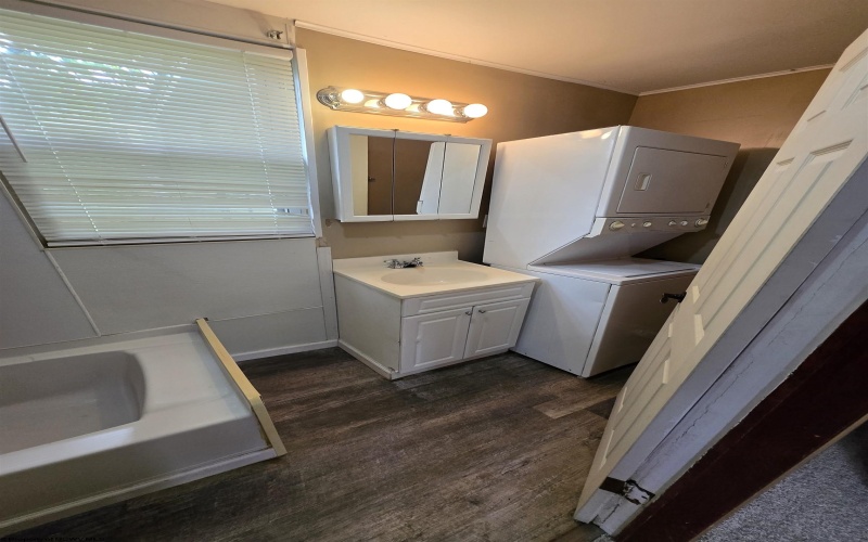 992 Pike Street, Clarksburg, West Virginia 26301, 2 Bedrooms Bedrooms, 5 Rooms Rooms,1 BathroomBathrooms,Single Family Detached,For Sale,Pike,10161417