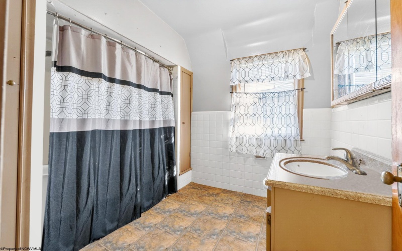 822 Hood Avenue, Shinnston, West Virginia 26431, 3 Bedrooms Bedrooms, 8 Rooms Rooms,1 BathroomBathrooms,Single Family Detached,For Sale,Hood,10161425