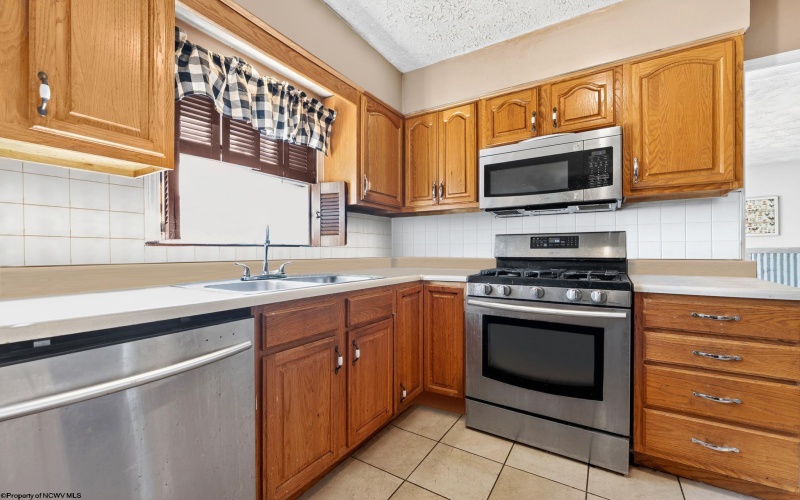 822 Hood Avenue, Shinnston, West Virginia 26431, 3 Bedrooms Bedrooms, 8 Rooms Rooms,1 BathroomBathrooms,Single Family Detached,For Sale,Hood,10161425
