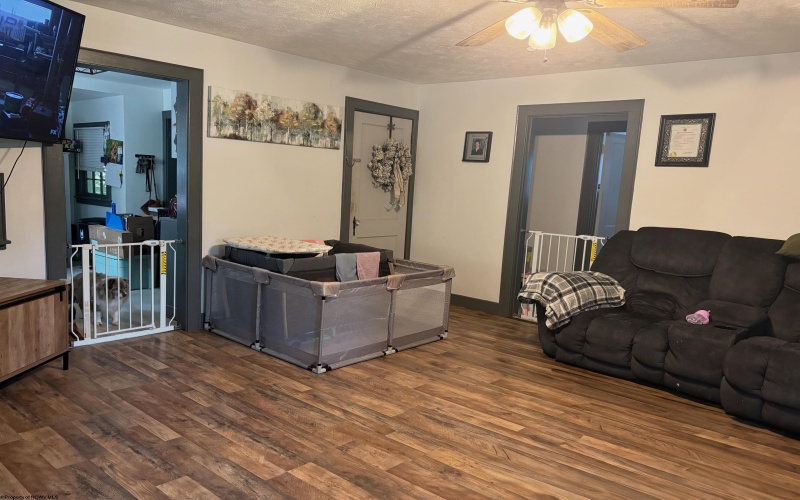 7 Mayflower Lane, Mount Clare, West Virginia 26408, 2 Bedrooms Bedrooms, 7 Rooms Rooms,1 BathroomBathrooms,Single Family Detached,For Sale,Mayflower,10161426