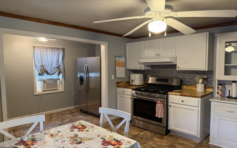 262 Eakin Avenue, Dailey, West Virginia 26259, 4 Bedrooms Bedrooms, 6 Rooms Rooms,2 BathroomsBathrooms,Single Family Detached,For Sale,Eakin,10161439