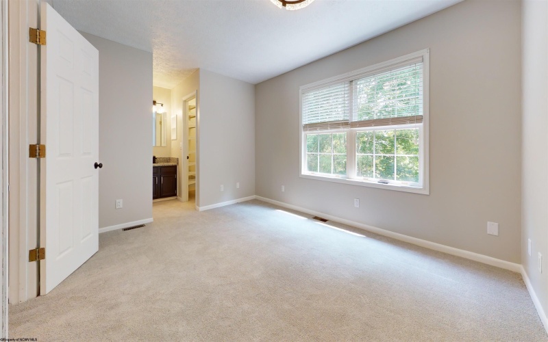 1005 Fair Oaks Drive, Fairmont, West Virginia 26554, 2 Bedrooms Bedrooms, 5 Rooms Rooms,2 BathroomsBathrooms,Single Family Attached,For Sale,Fair Oaks,10161437