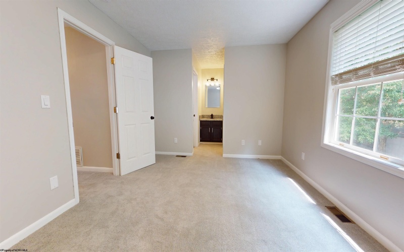 1005 Fair Oaks Drive, Fairmont, West Virginia 26554, 2 Bedrooms Bedrooms, 5 Rooms Rooms,2 BathroomsBathrooms,Single Family Attached,For Sale,Fair Oaks,10161437