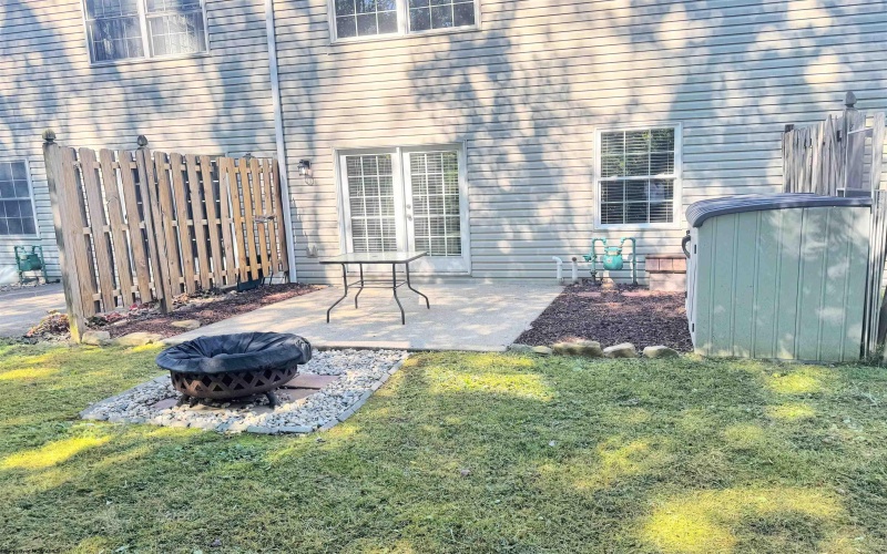 1005 Fair Oaks Drive, Fairmont, West Virginia 26554, 2 Bedrooms Bedrooms, 5 Rooms Rooms,2 BathroomsBathrooms,Single Family Attached,For Sale,Fair Oaks,10161437