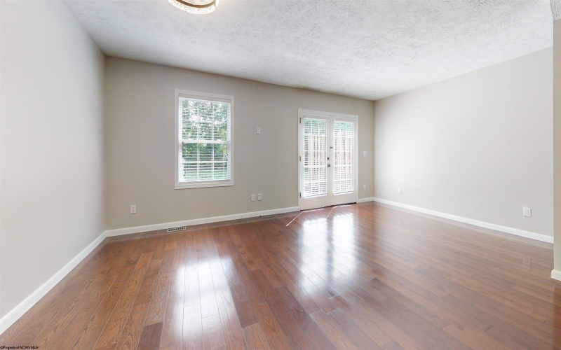 1005 Fair Oaks Drive, Fairmont, West Virginia 26554, 2 Bedrooms Bedrooms, 5 Rooms Rooms,2 BathroomsBathrooms,Single Family Attached,For Sale,Fair Oaks,10161437