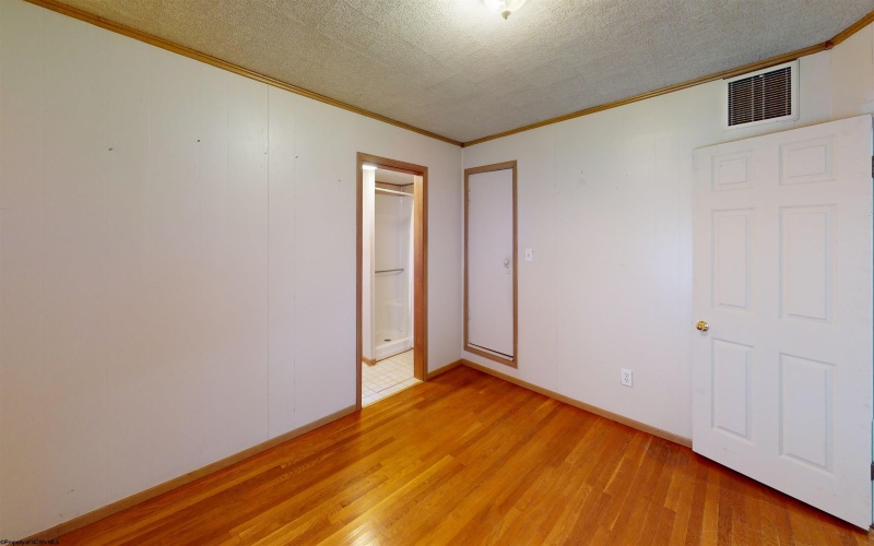 377 Haymond Road, Grafton, West Virginia 26354, 2 Bedrooms Bedrooms, 5 Rooms Rooms,2 BathroomsBathrooms,Single Family Detached,For Sale,Haymond,10161438