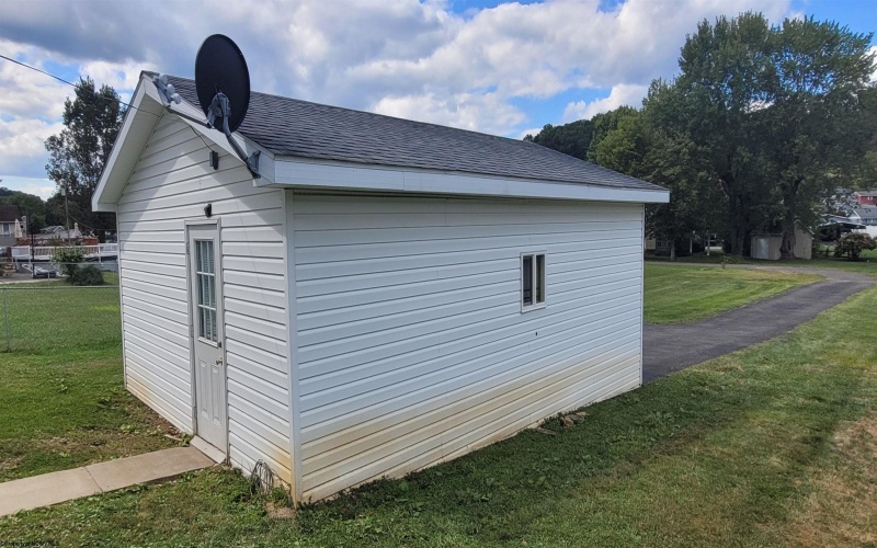 377 Haymond Road, Grafton, West Virginia 26354, 2 Bedrooms Bedrooms, 5 Rooms Rooms,2 BathroomsBathrooms,Single Family Detached,For Sale,Haymond,10161438