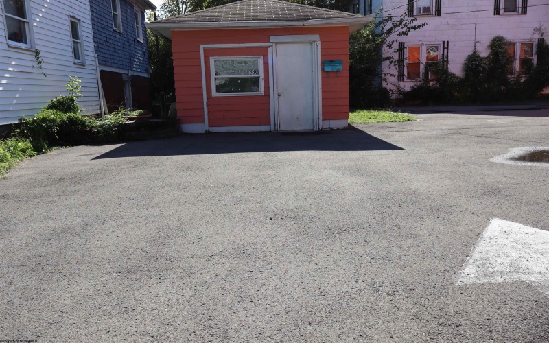 240 Park Boulevard, Clarksburg, West Virginia 26301, ,Commercial/industrial,For Sale,Park,10161435