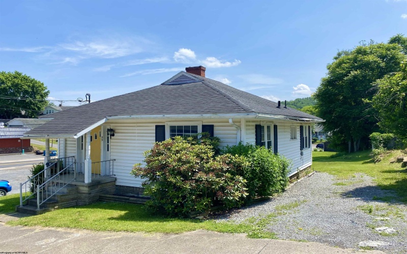 99 Russell Street, Fairmont, West Virginia 26554, 1 Bedroom Bedrooms, 4 Rooms Rooms,1 BathroomBathrooms,Residential Rentals,For Rent,Russell,10161429