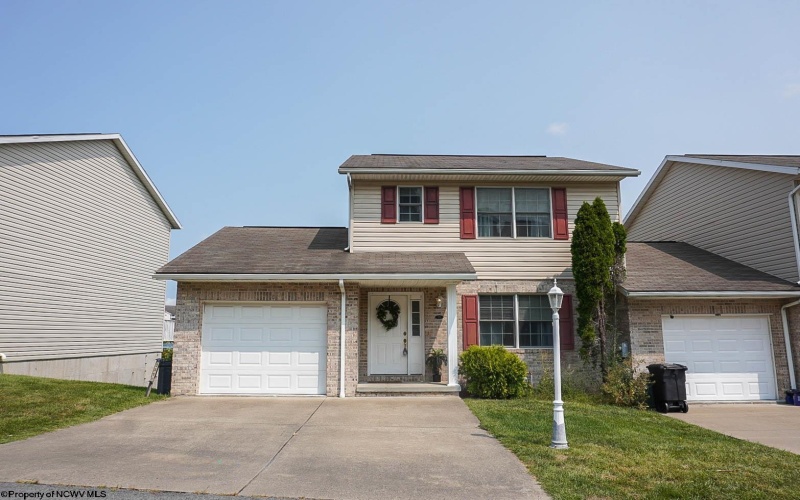 251 Donna Avenue, Morgantown, West Virginia 26505, 3 Bedrooms Bedrooms, 6 Rooms Rooms,3 BathroomsBathrooms,Single Family Attached,For Sale,Donna,10161456