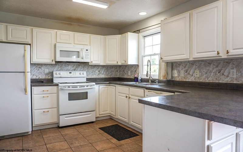 251 Donna Avenue, Morgantown, West Virginia 26505, 3 Bedrooms Bedrooms, 6 Rooms Rooms,3 BathroomsBathrooms,Single Family Attached,For Sale,Donna,10161456