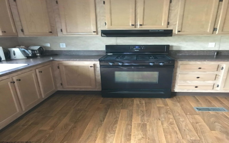 206 Linwood Avenue, Terra Alta, West Virginia 26764, 2 Bedrooms Bedrooms, 5 Rooms Rooms,2 BathroomsBathrooms,Single Family Detached,For Sale,Linwood,10161477