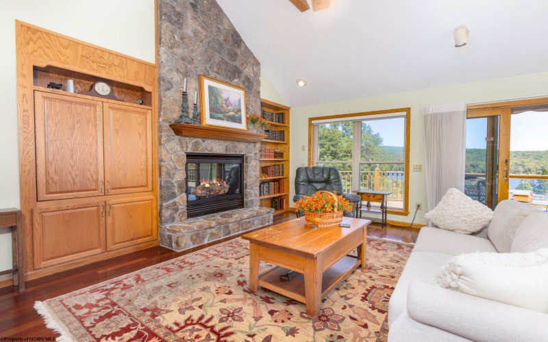42 Lakeview Drive, Terra Alta, West Virginia 26764, 4 Bedrooms Bedrooms, 17 Rooms Rooms,3 BathroomsBathrooms,Single Family Detached,For Sale,Lakeview,10161476