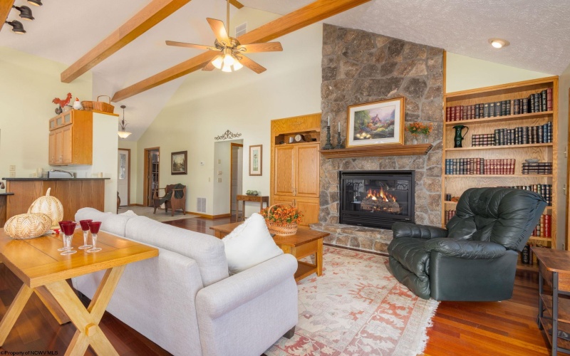 42 Lakeview Drive, Terra Alta, West Virginia 26764, 4 Bedrooms Bedrooms, 17 Rooms Rooms,3 BathroomsBathrooms,Single Family Detached,For Sale,Lakeview,10161476
