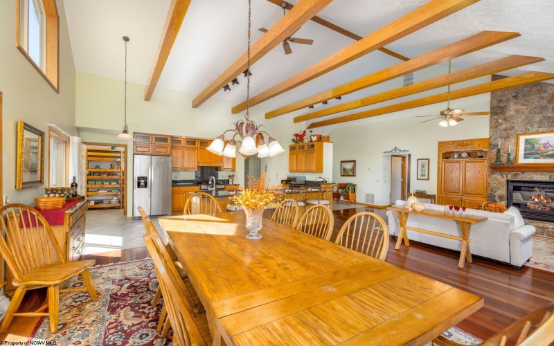 42 Lakeview Drive, Terra Alta, West Virginia 26764, 4 Bedrooms Bedrooms, 17 Rooms Rooms,3 BathroomsBathrooms,Single Family Detached,For Sale,Lakeview,10161476