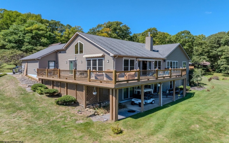 42 Lakeview Drive, Terra Alta, West Virginia 26764, 4 Bedrooms Bedrooms, 17 Rooms Rooms,3 BathroomsBathrooms,Single Family Detached,For Sale,Lakeview,10161476