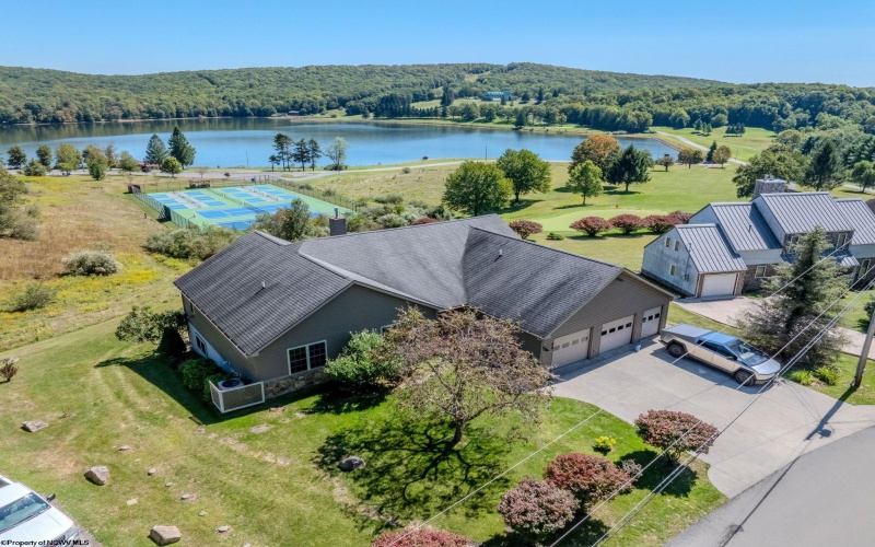 42 Lakeview Drive, Terra Alta, West Virginia 26764, 4 Bedrooms Bedrooms, 17 Rooms Rooms,3 BathroomsBathrooms,Single Family Detached,For Sale,Lakeview,10161476
