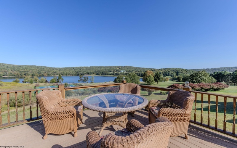 42 Lakeview Drive, Terra Alta, West Virginia 26764, 4 Bedrooms Bedrooms, 17 Rooms Rooms,3 BathroomsBathrooms,Single Family Detached,For Sale,Lakeview,10161476