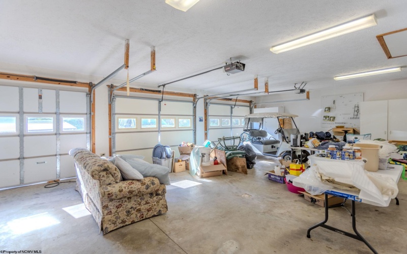 42 Lakeview Drive, Terra Alta, West Virginia 26764, 4 Bedrooms Bedrooms, 17 Rooms Rooms,3 BathroomsBathrooms,Single Family Detached,For Sale,Lakeview,10161476