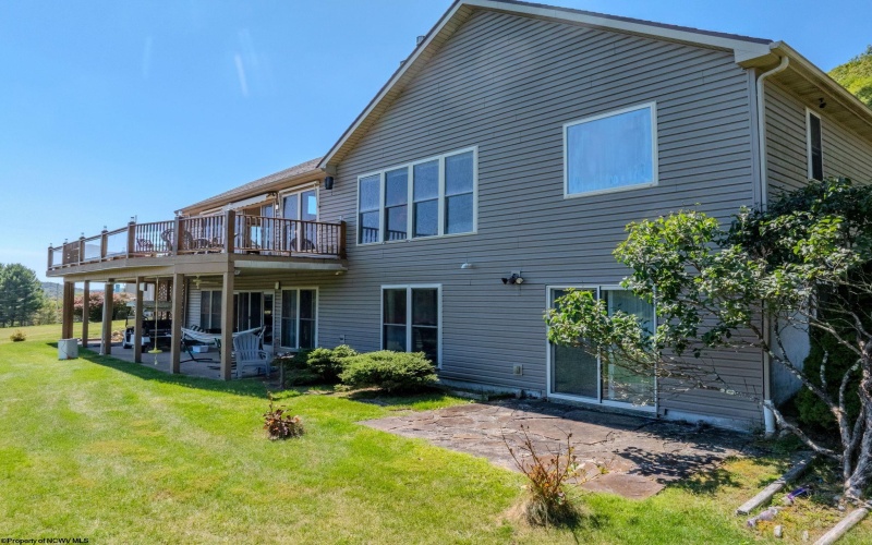 42 Lakeview Drive, Terra Alta, West Virginia 26764, 4 Bedrooms Bedrooms, 17 Rooms Rooms,3 BathroomsBathrooms,Single Family Detached,For Sale,Lakeview,10161476