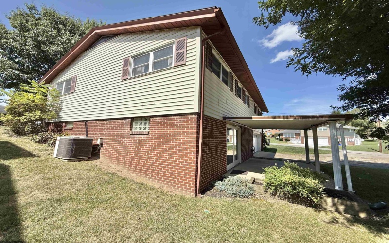 636 Easy Street, Bridgeport, West Virginia 26330, 3 Bedrooms Bedrooms, 8 Rooms Rooms,2 BathroomsBathrooms,Single Family Detached,For Sale,Easy,10161475