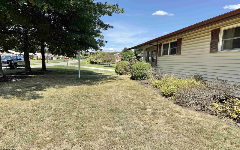 636 Easy Street, Bridgeport, West Virginia 26330, 3 Bedrooms Bedrooms, 8 Rooms Rooms,2 BathroomsBathrooms,Single Family Detached,For Sale,Easy,10161475