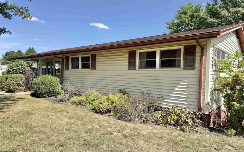 636 Easy Street, Bridgeport, West Virginia 26330, 3 Bedrooms Bedrooms, 8 Rooms Rooms,2 BathroomsBathrooms,Single Family Detached,For Sale,Easy,10161475