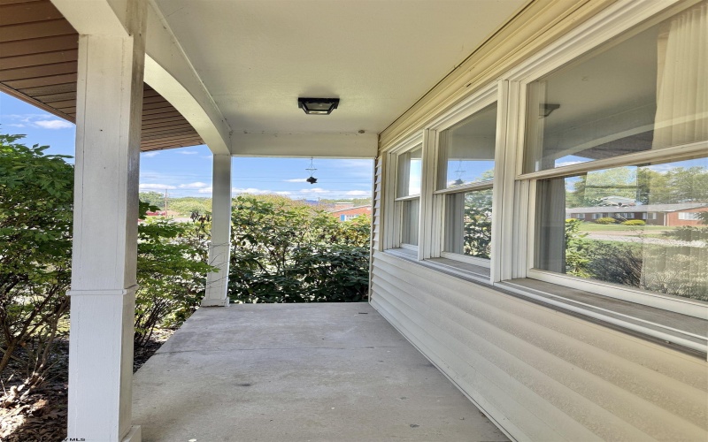 636 Easy Street, Bridgeport, West Virginia 26330, 3 Bedrooms Bedrooms, 8 Rooms Rooms,2 BathroomsBathrooms,Single Family Detached,For Sale,Easy,10161475