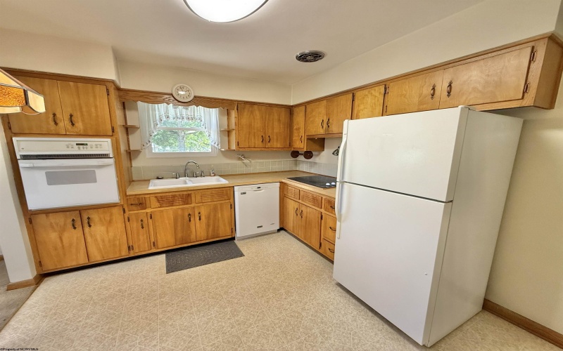 636 Easy Street, Bridgeport, West Virginia 26330, 3 Bedrooms Bedrooms, 8 Rooms Rooms,2 BathroomsBathrooms,Single Family Detached,For Sale,Easy,10161475