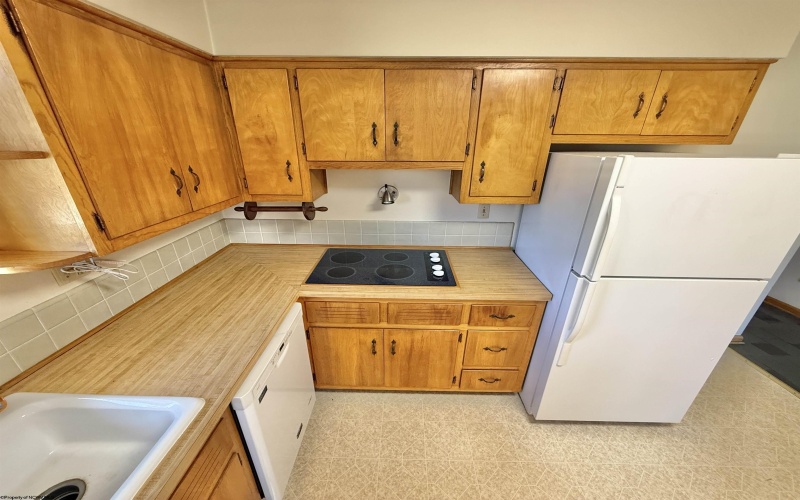 636 Easy Street, Bridgeport, West Virginia 26330, 3 Bedrooms Bedrooms, 8 Rooms Rooms,2 BathroomsBathrooms,Single Family Detached,For Sale,Easy,10161475