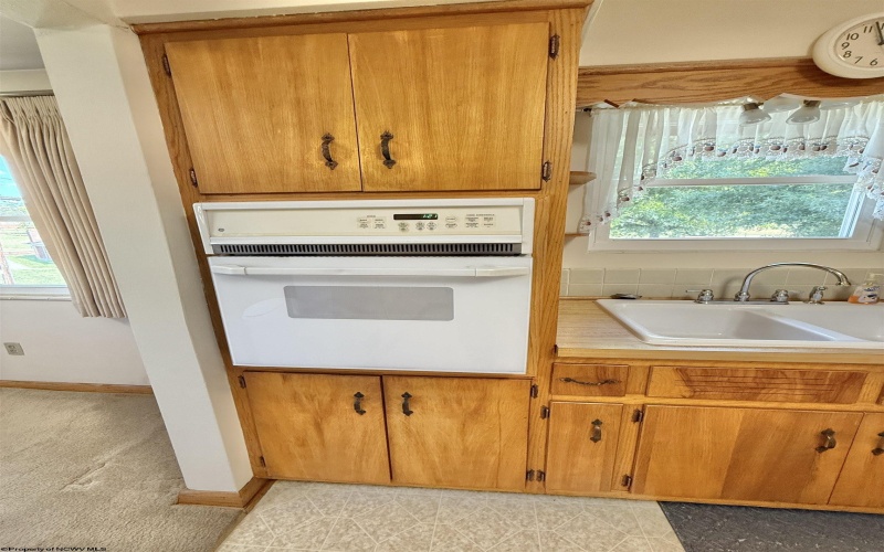 636 Easy Street, Bridgeport, West Virginia 26330, 3 Bedrooms Bedrooms, 8 Rooms Rooms,2 BathroomsBathrooms,Single Family Detached,For Sale,Easy,10161475