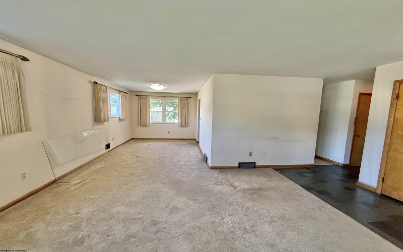 636 Easy Street, Bridgeport, West Virginia 26330, 3 Bedrooms Bedrooms, 8 Rooms Rooms,2 BathroomsBathrooms,Single Family Detached,For Sale,Easy,10161475