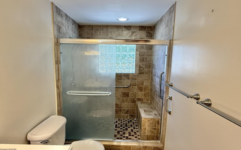 636 Easy Street, Bridgeport, West Virginia 26330, 3 Bedrooms Bedrooms, 8 Rooms Rooms,2 BathroomsBathrooms,Single Family Detached,For Sale,Easy,10161475