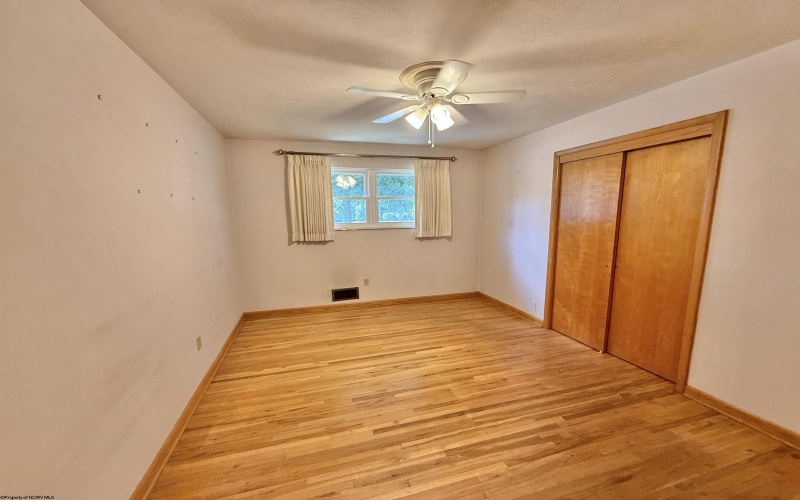 636 Easy Street, Bridgeport, West Virginia 26330, 3 Bedrooms Bedrooms, 8 Rooms Rooms,2 BathroomsBathrooms,Single Family Detached,For Sale,Easy,10161475