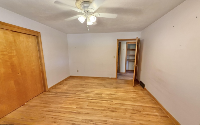 636 Easy Street, Bridgeport, West Virginia 26330, 3 Bedrooms Bedrooms, 8 Rooms Rooms,2 BathroomsBathrooms,Single Family Detached,For Sale,Easy,10161475
