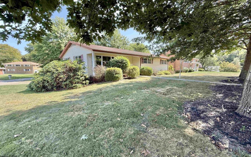 636 Easy Street, Bridgeport, West Virginia 26330, 3 Bedrooms Bedrooms, 8 Rooms Rooms,2 BathroomsBathrooms,Single Family Detached,For Sale,Easy,10161475