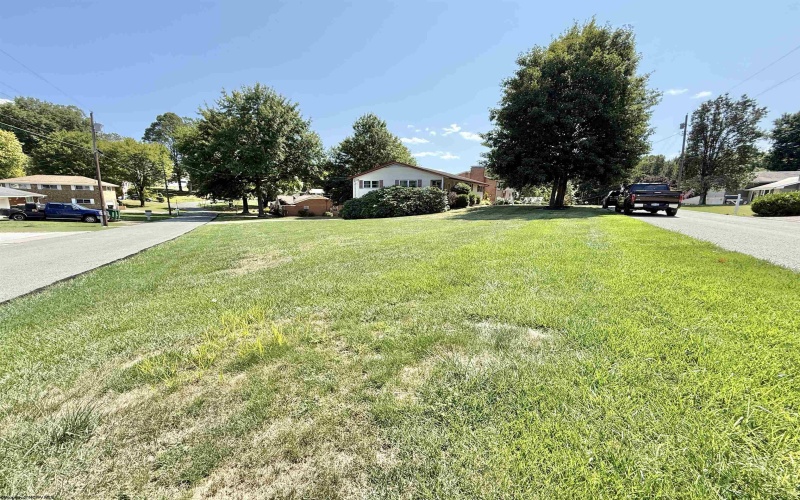 636 Easy Street, Bridgeport, West Virginia 26330, 3 Bedrooms Bedrooms, 8 Rooms Rooms,2 BathroomsBathrooms,Single Family Detached,For Sale,Easy,10161475