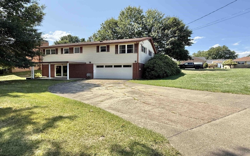 636 Easy Street, Bridgeport, West Virginia 26330, 3 Bedrooms Bedrooms, 8 Rooms Rooms,2 BathroomsBathrooms,Single Family Detached,For Sale,Easy,10161475
