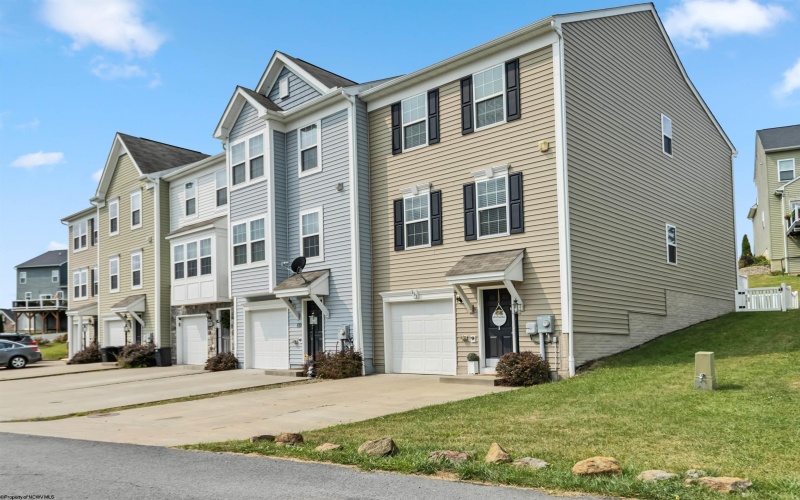 111 Tee Drive, Maidsville, West Virginia 26541, 3 Bedrooms Bedrooms, 7 Rooms Rooms,2 BathroomsBathrooms,Single Family Detached,For Sale,Tee,10161472
