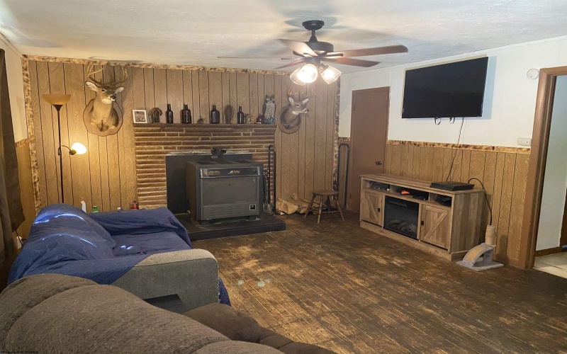 2447 Gaines Road, Rock Cave, West Virginia 26234, 4 Bedrooms Bedrooms, 7 Rooms Rooms,1 BathroomBathrooms,Single Family Detached,For Sale,Gaines,10161465