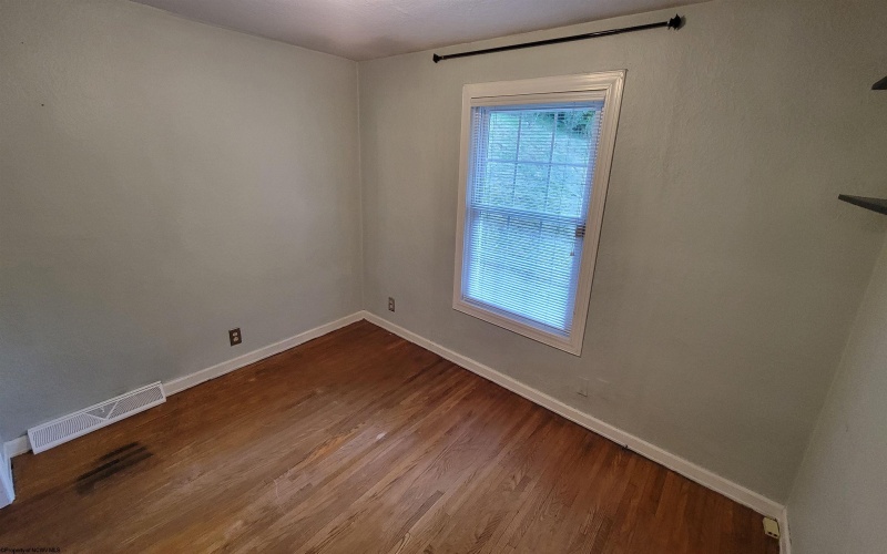 1060 Brookside Drive, Fairmont, West Virginia 26554, 2 Bedrooms Bedrooms, 6 Rooms Rooms,1 BathroomBathrooms,Single Family Detached,For Sale,Brookside,10161471