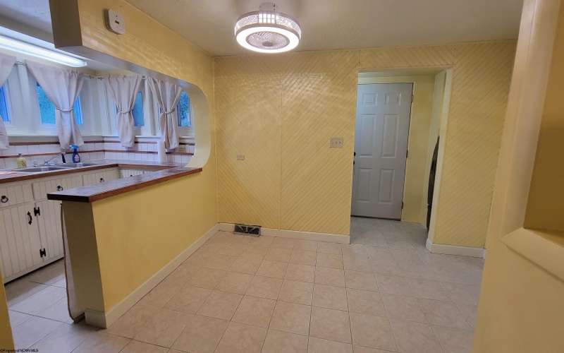 1060 Brookside Drive, Fairmont, West Virginia 26554, 2 Bedrooms Bedrooms, 6 Rooms Rooms,1 BathroomBathrooms,Single Family Detached,For Sale,Brookside,10161471