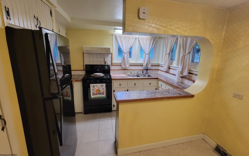 1060 Brookside Drive, Fairmont, West Virginia 26554, 2 Bedrooms Bedrooms, 6 Rooms Rooms,1 BathroomBathrooms,Single Family Detached,For Sale,Brookside,10161471