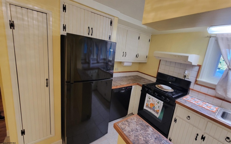1060 Brookside Drive, Fairmont, West Virginia 26554, 2 Bedrooms Bedrooms, 6 Rooms Rooms,1 BathroomBathrooms,Single Family Detached,For Sale,Brookside,10161471