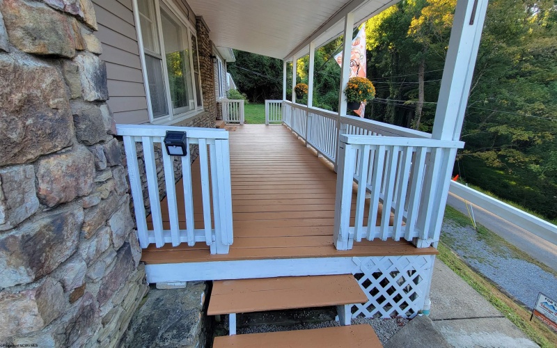 1060 Brookside Drive, Fairmont, West Virginia 26554, 2 Bedrooms Bedrooms, 6 Rooms Rooms,1 BathroomBathrooms,Single Family Detached,For Sale,Brookside,10161471